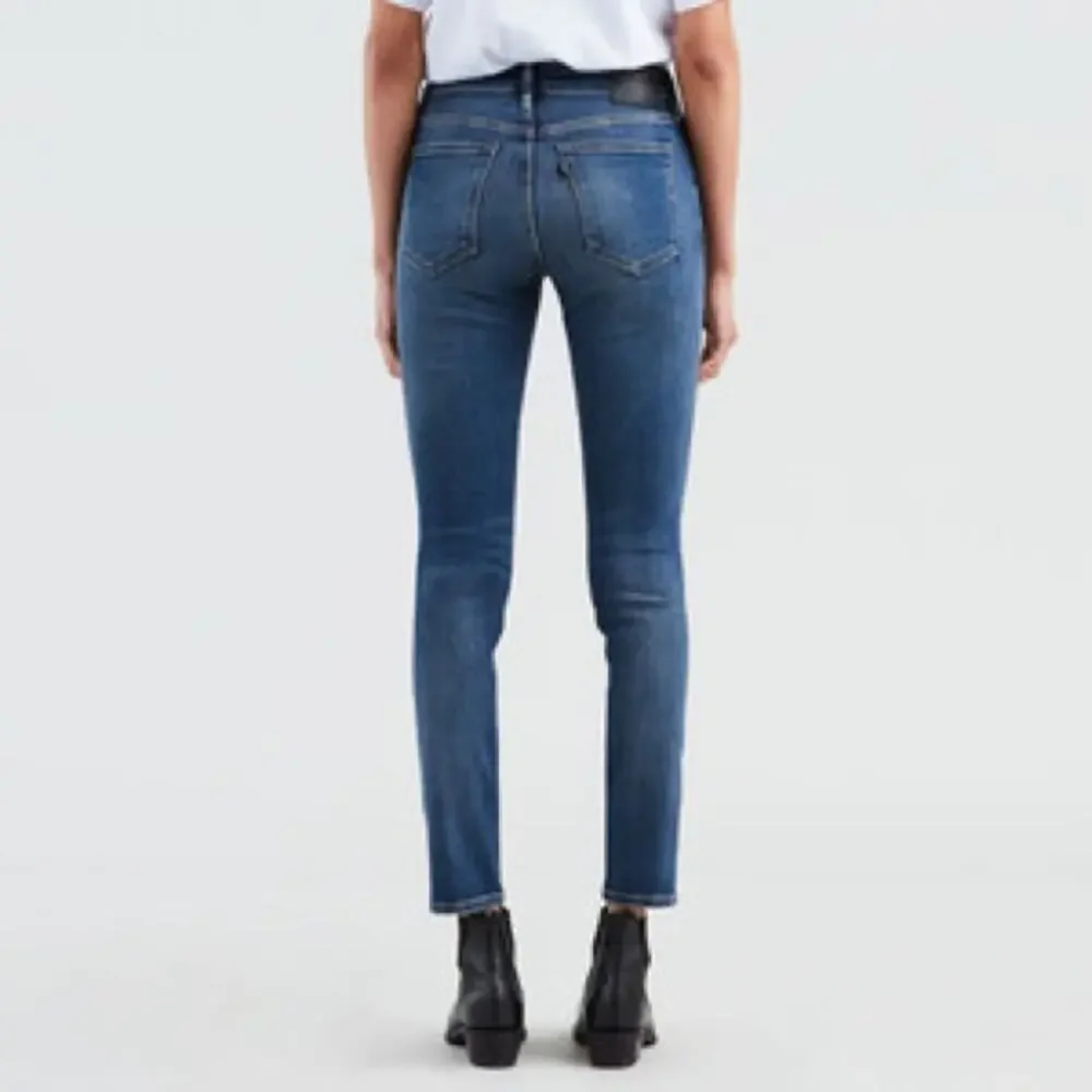Levi’s Premium 721 High Rise Skinny Jeans size 26